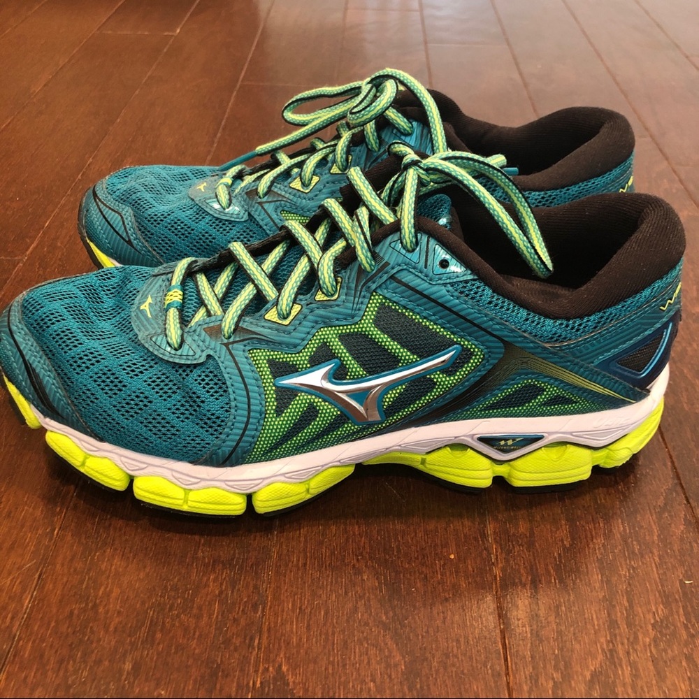 Mizuno Wave Sky, Size 7